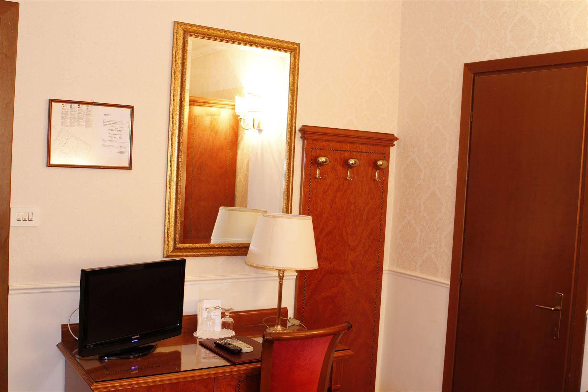 Hotel Genio Рим Екстериор снимка
