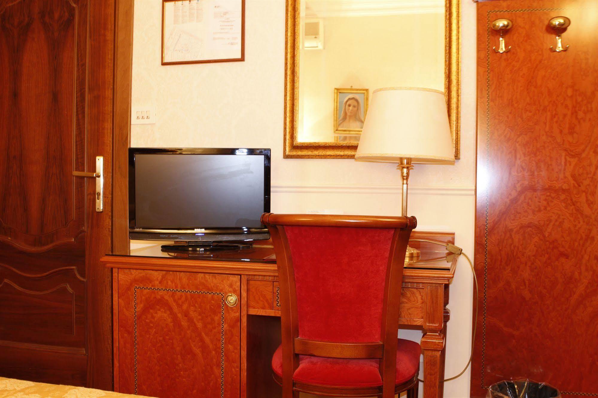Hotel Genio Рим Екстериор снимка
