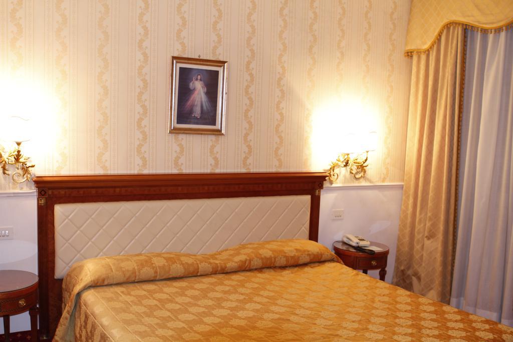 Hotel Genio Рим Екстериор снимка